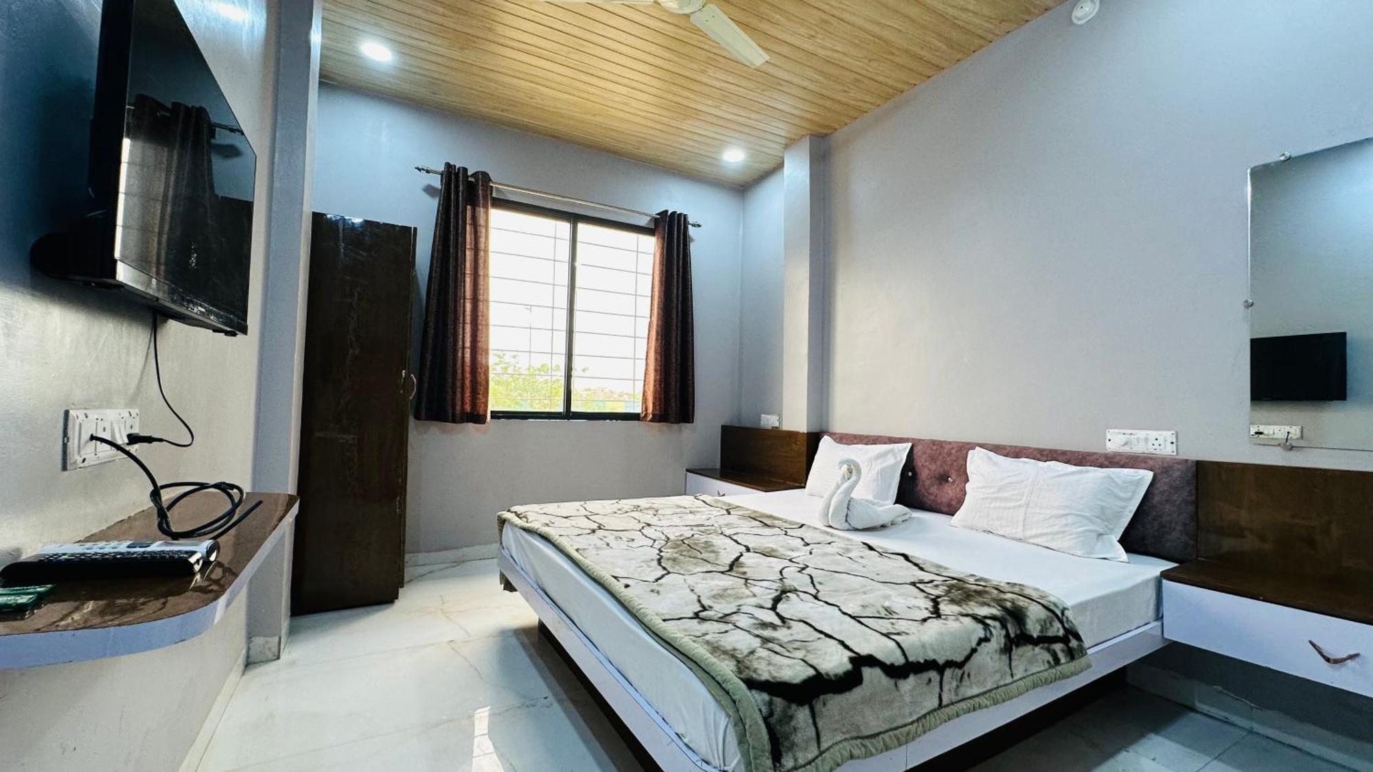 Hotel Kanha Palace Ujjain Extérieur photo